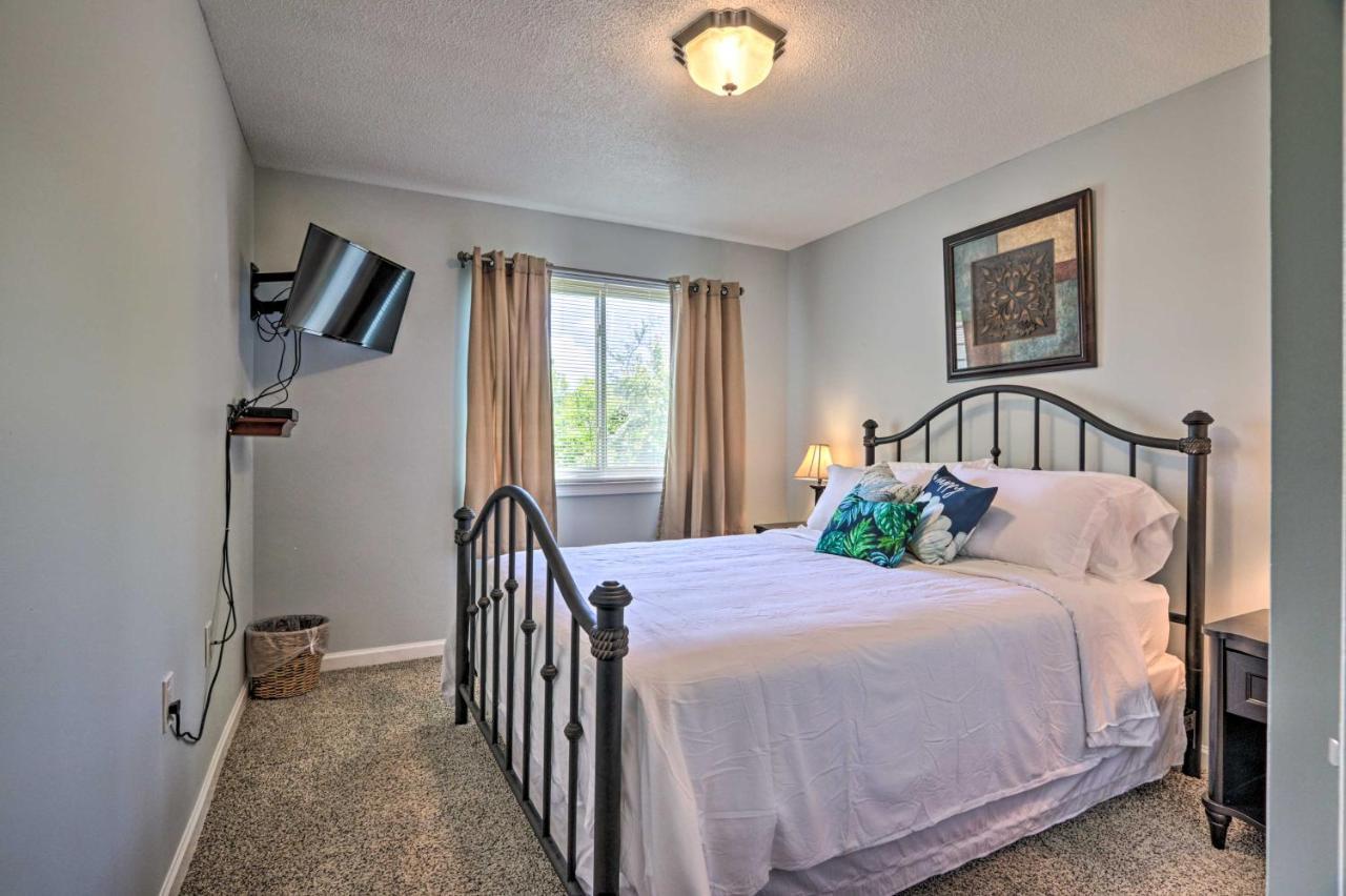 With Pool And Grill Access About 4 Mi To Gatlinburg!