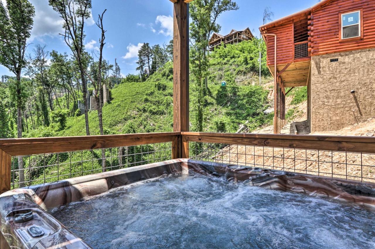 Holiday home Modern With Hot Tub And Game In Gatlinburg! Gatlinburg
