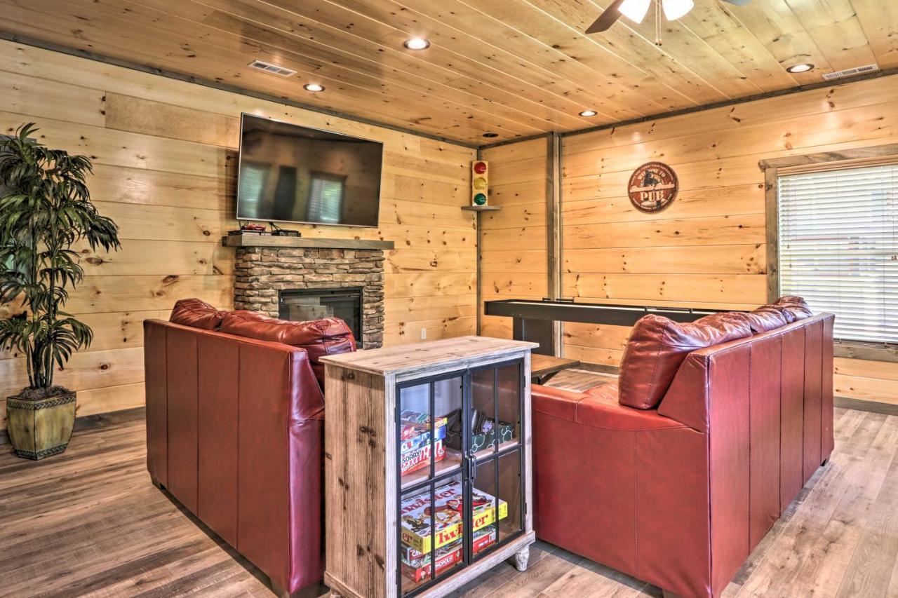 Modern With Hot Tub And Game In Gatlinburg! Gatlinburg