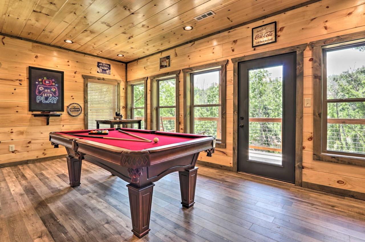 Modern With Hot Tub And Game In Gatlinburg! *