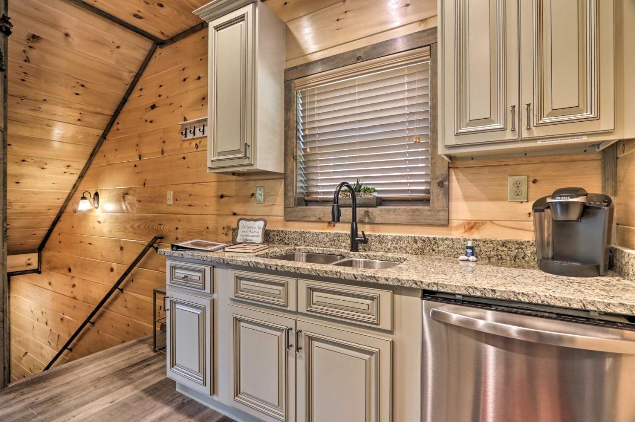 Modern With Hot Tub And Game In Gatlinburg! Holiday home *
