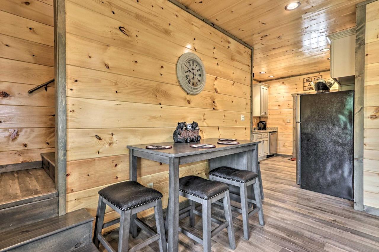 Modern With Hot Tub And Game In Gatlinburg! Holiday home Gatlinburg