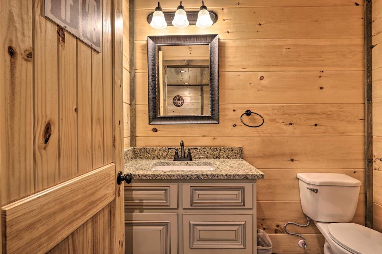 Modern With Hot Tub And Game In Gatlinburg! *