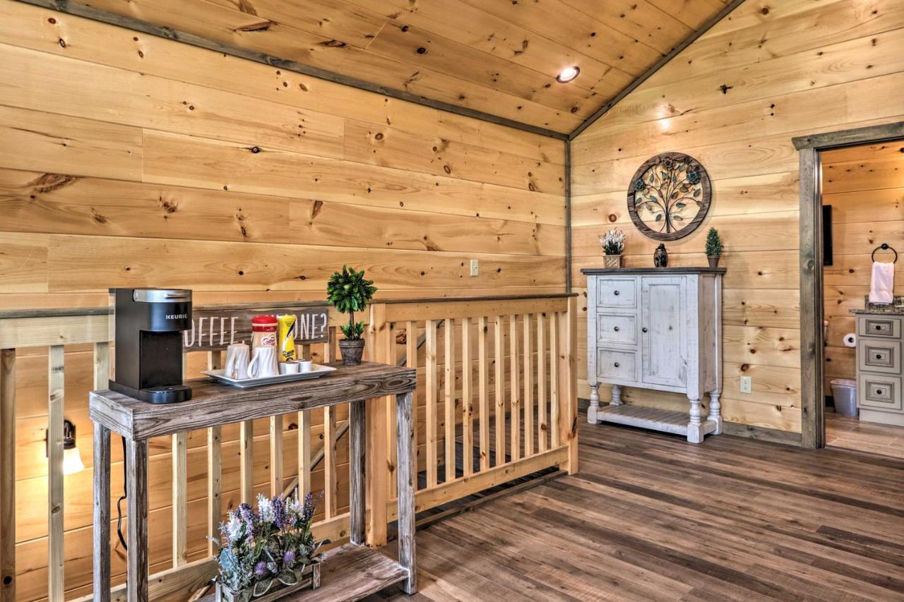 Modern With Hot Tub And Game In Gatlinburg!