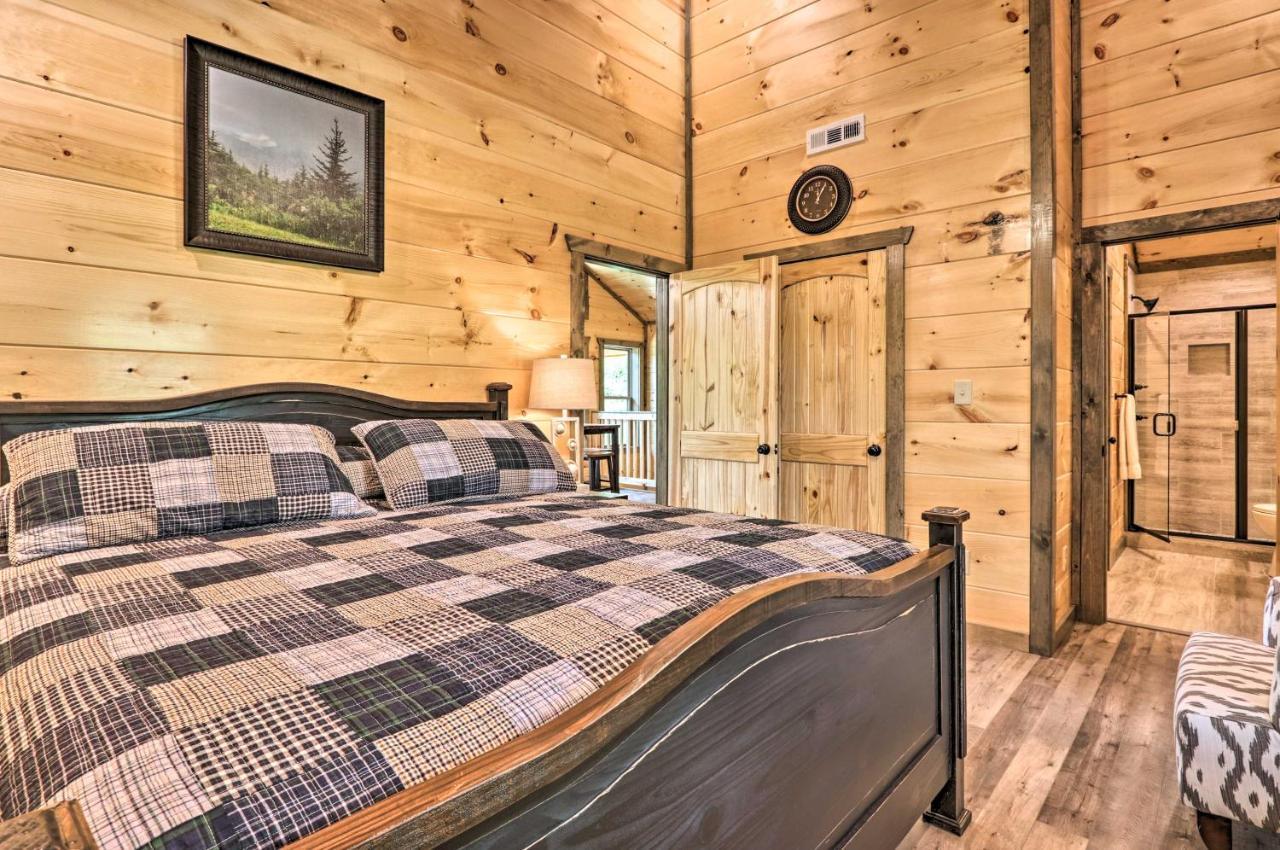 Modern With Hot Tub And Game In Gatlinburg! Holiday home *