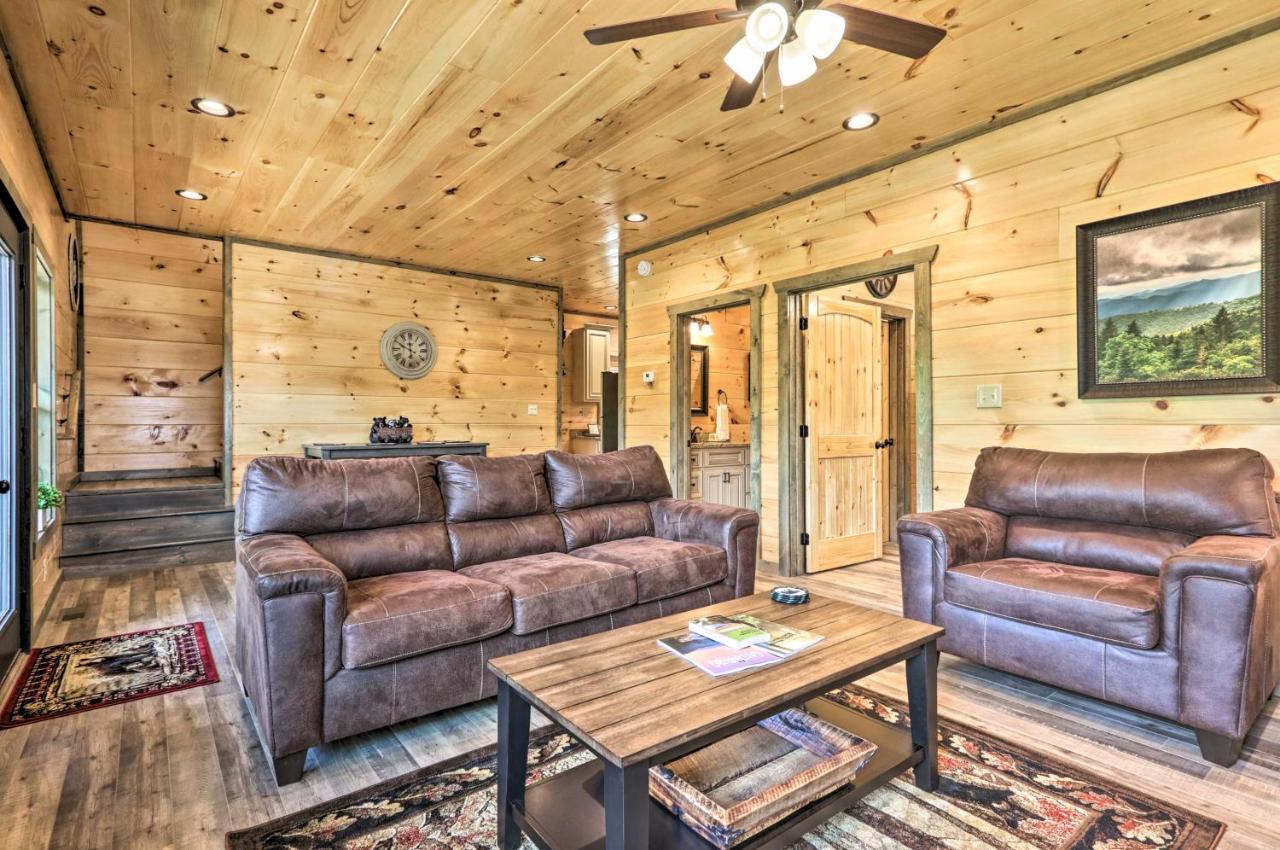 Modern With Hot Tub And Game In Gatlinburg! *