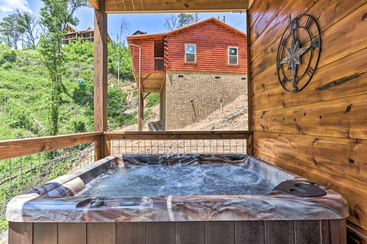 Modern With Hot Tub And Game In Gatlinburg! Holiday home Gatlinburg