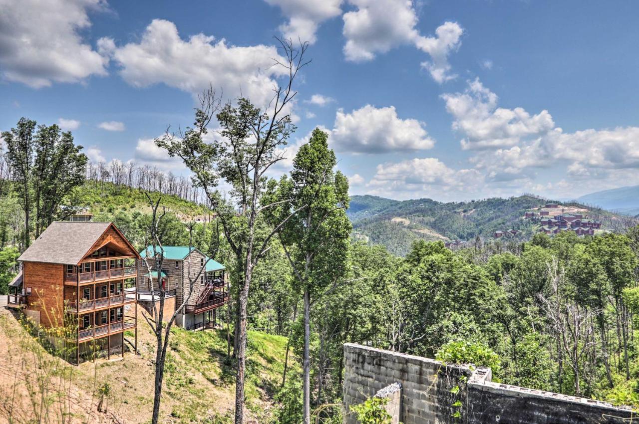 Modern With Hot Tub And Game In Gatlinburg!