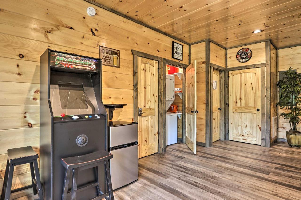 Modern With Hot Tub And Game In Gatlinburg! Holiday home *