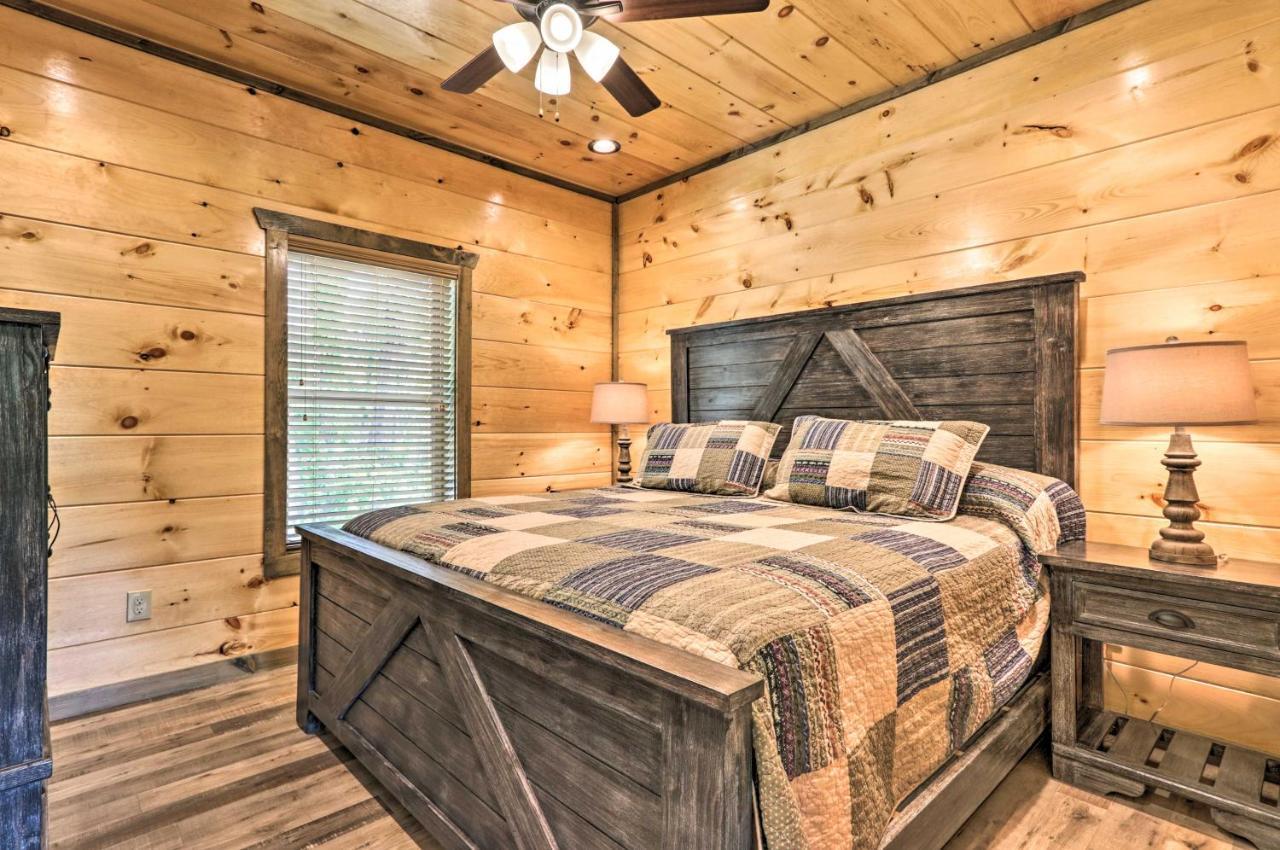 Holiday home Modern With Hot Tub And Game In Gatlinburg!