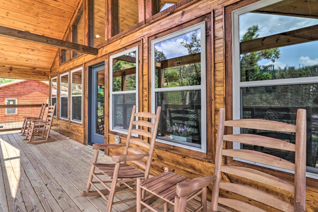 Modern With Hot Tub And Game In Gatlinburg! * Gatlinburg