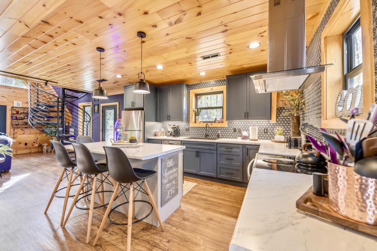 Holiday home Whispering Waters Cabin