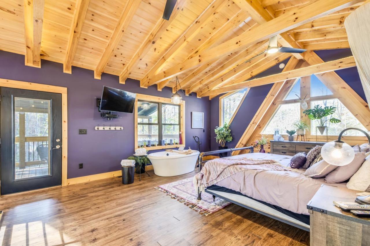 Whispering Waters Cabin * Gatlinburg