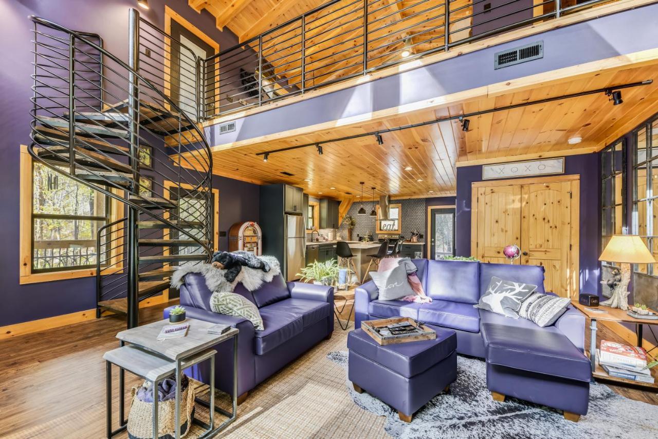 Holiday home Whispering Waters Cabin