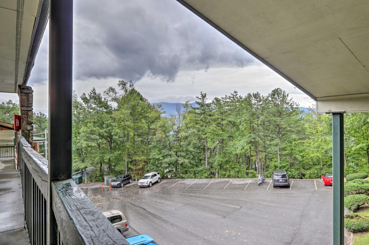 Cozy With Pool Access! Apartment Gatlinburg