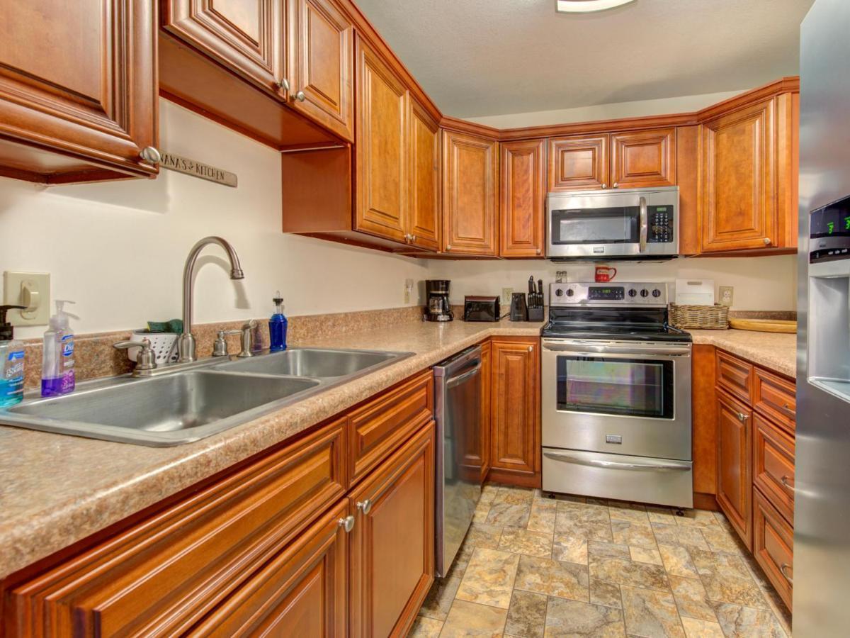 Nana's Retreat, 2 Bedrooms, Pool, Golf, Pet Friendly, Sleeps 6 * Gatlinburg