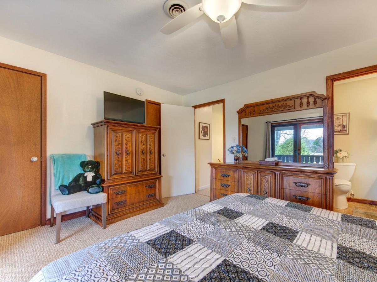 Apartment Nana's Retreat, 2 Bedrooms, Pool, Golf, Pet Friendly, Sleeps 6 Gatlinburg