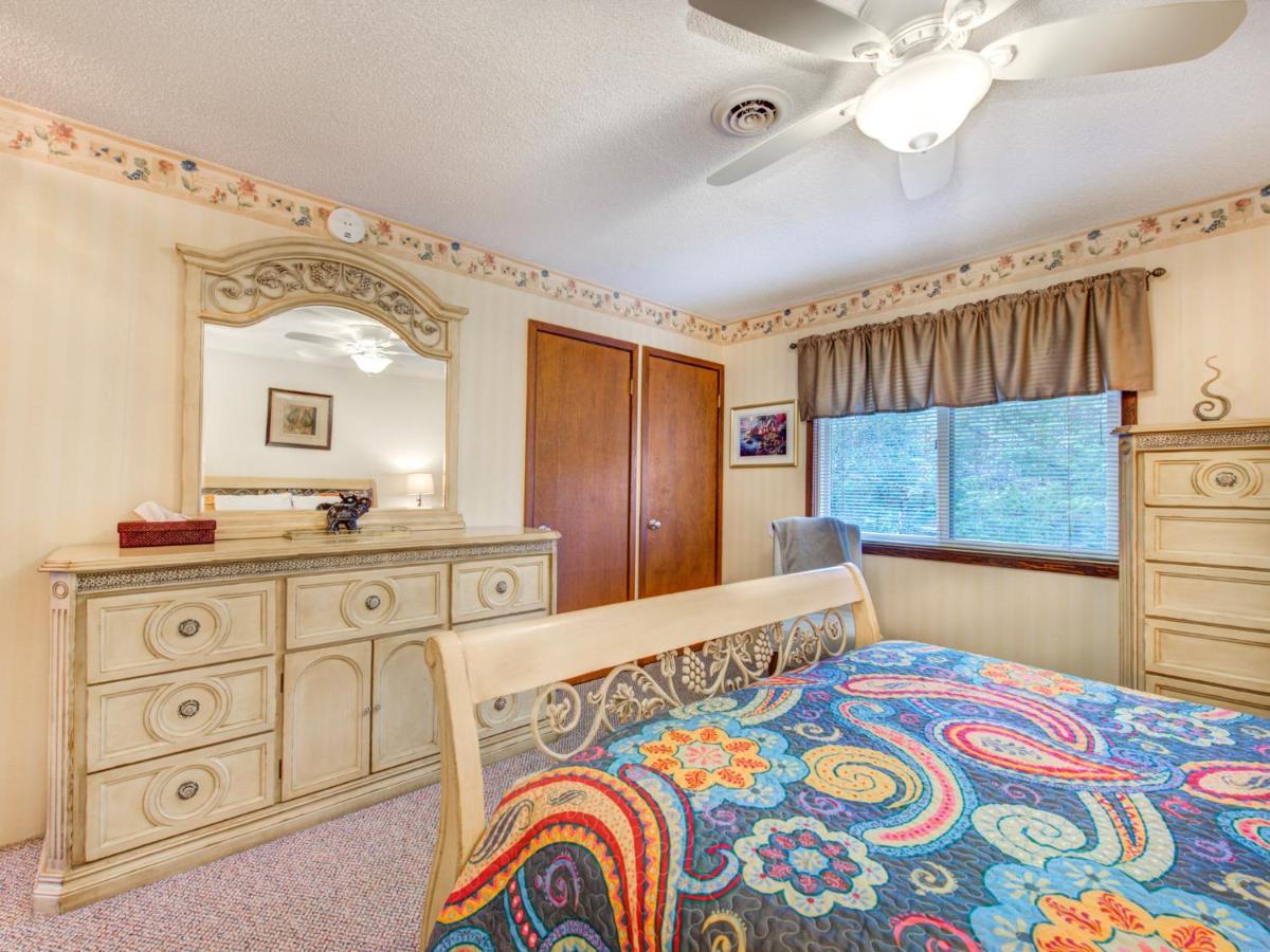 Nana's Retreat, 2 Bedrooms, Pool, Golf, Pet Friendly, Sleeps 6 Gatlinburg