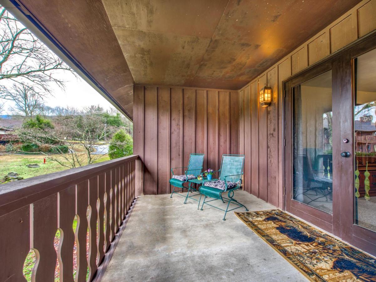 Nana's Retreat, 2 Bedrooms, Pool, Golf, Pet Friendly, Sleeps 6 Apartment Gatlinburg