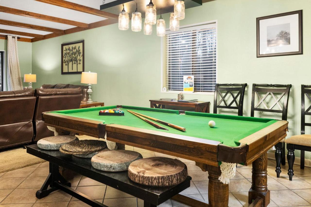 Modern With Pool Table, Balcony & Access To 3 Pools