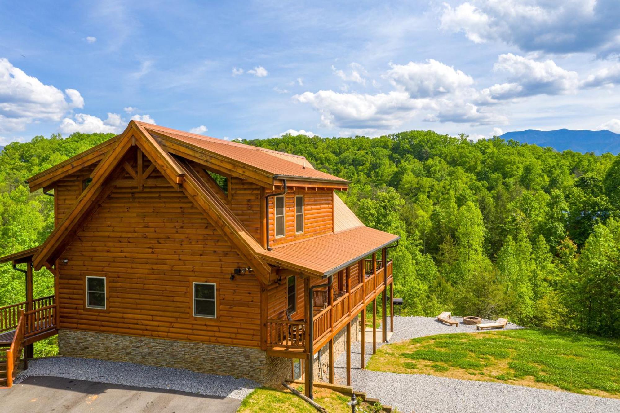 Ridge View Nature And Mountain View - Hot Tub - Firepit - Yard - Games Gatlinburg