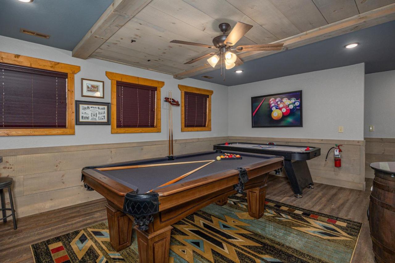 Mountain Sunrise Pool Holiday home Gatlinburg