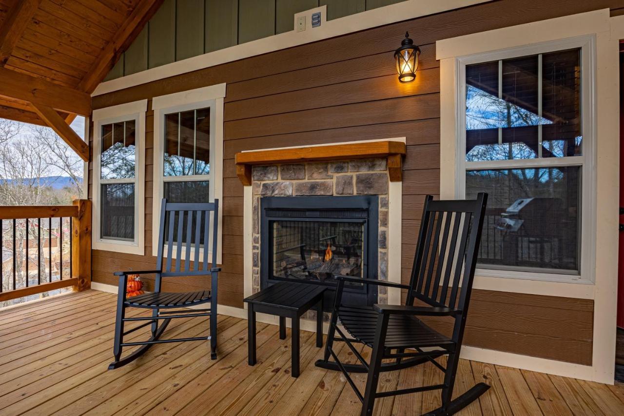 Mountain Sunrise Pool Holiday home