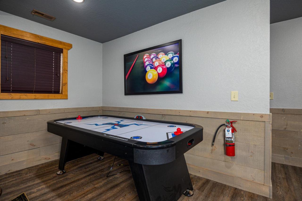 Mountain Sunrise Pool Holiday home Gatlinburg