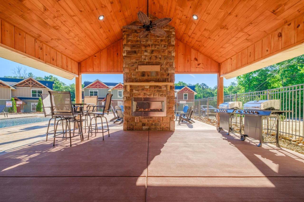 Mountain Sunrise Pool Holiday home Gatlinburg