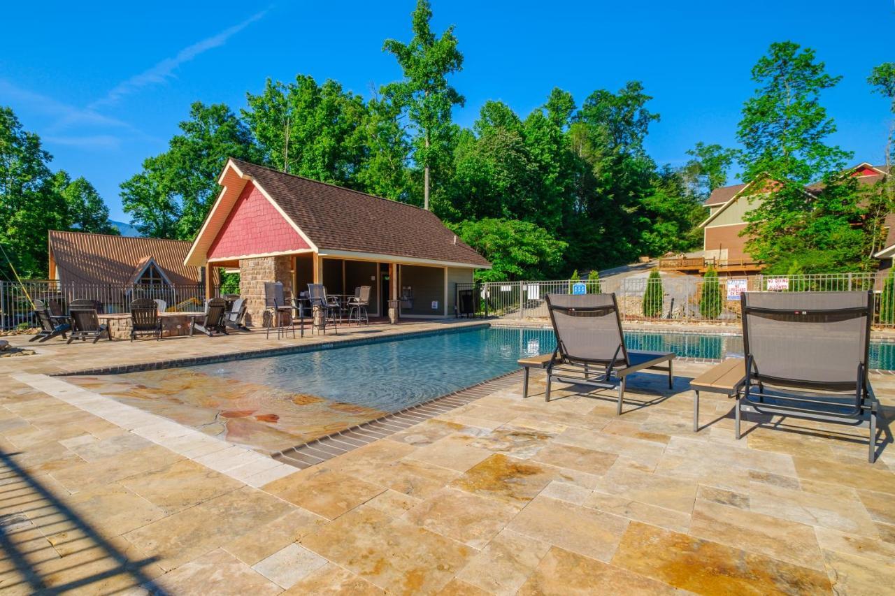 Mountain Sunrise Pool * Gatlinburg