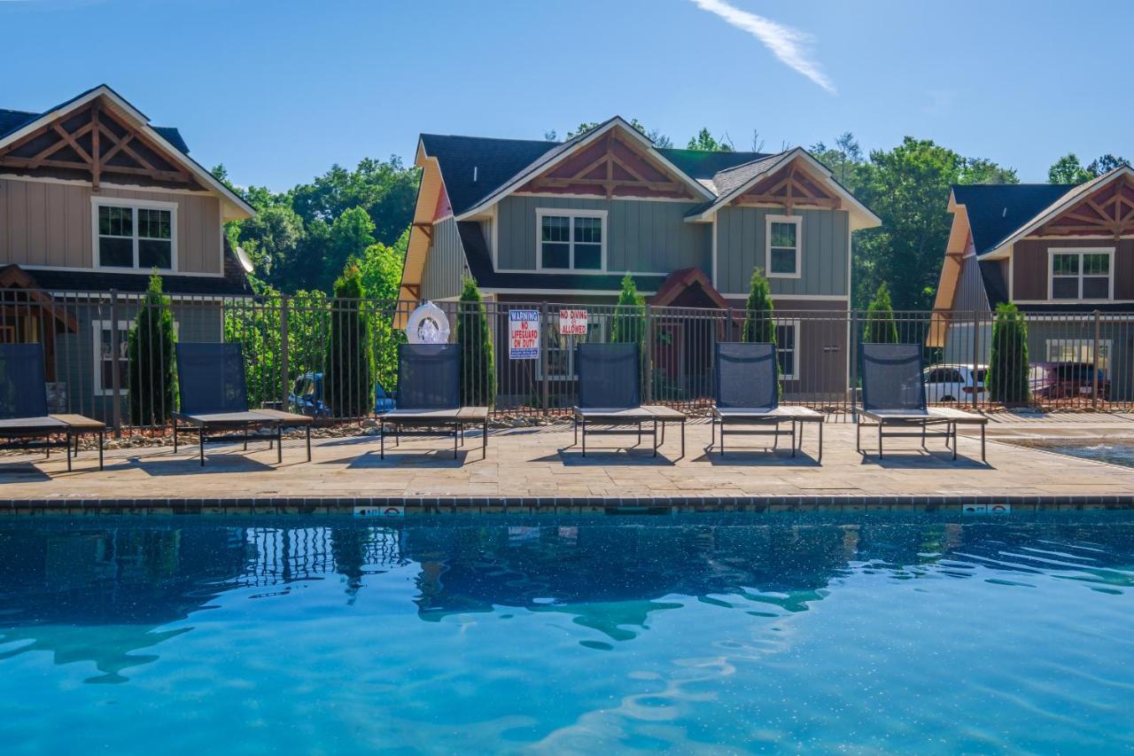 Mountain Sunrise Pool Holiday home