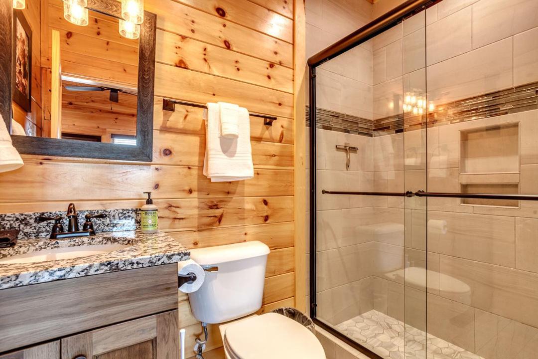 With Private Hot Tub By Staycating Holiday home *