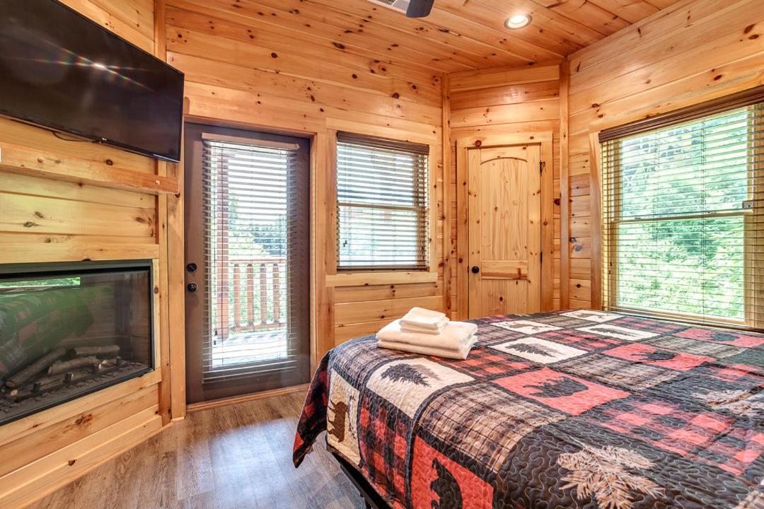 With Private Hot Tub By Staycating Holiday home *