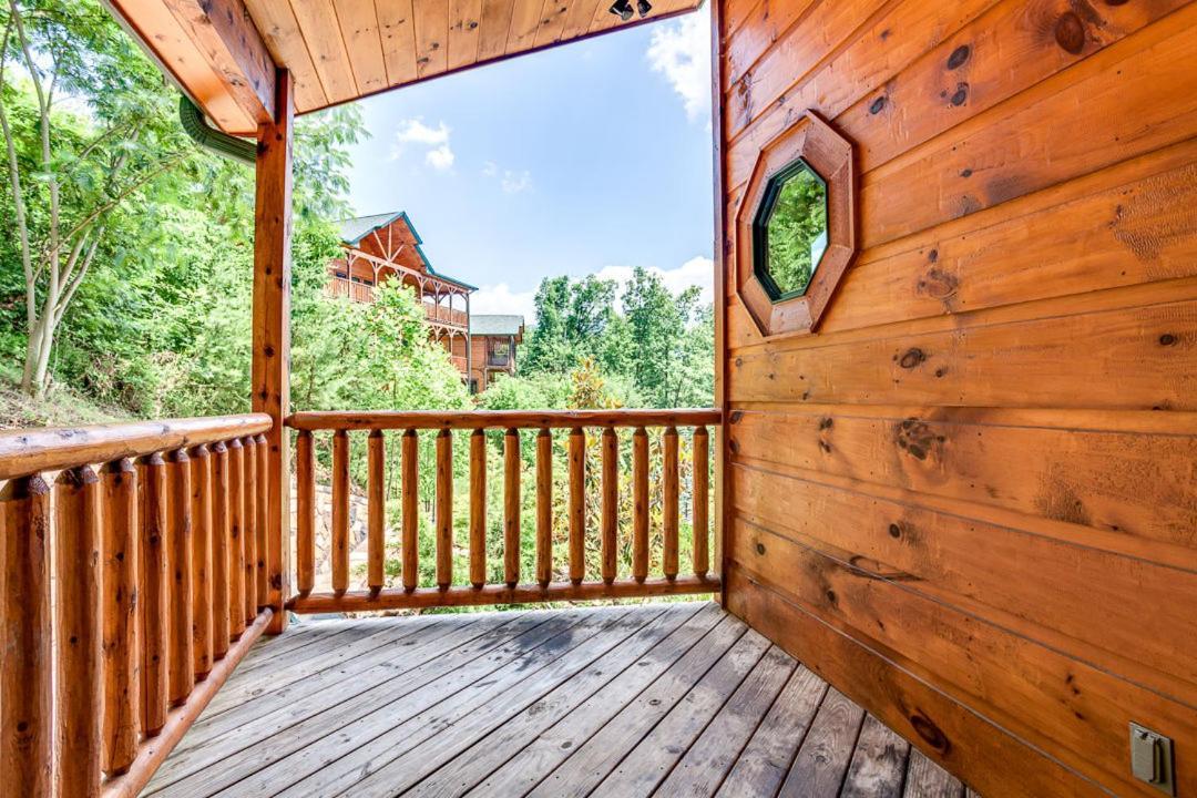 Holiday home With Private Hot Tub By Staycating Gatlinburg