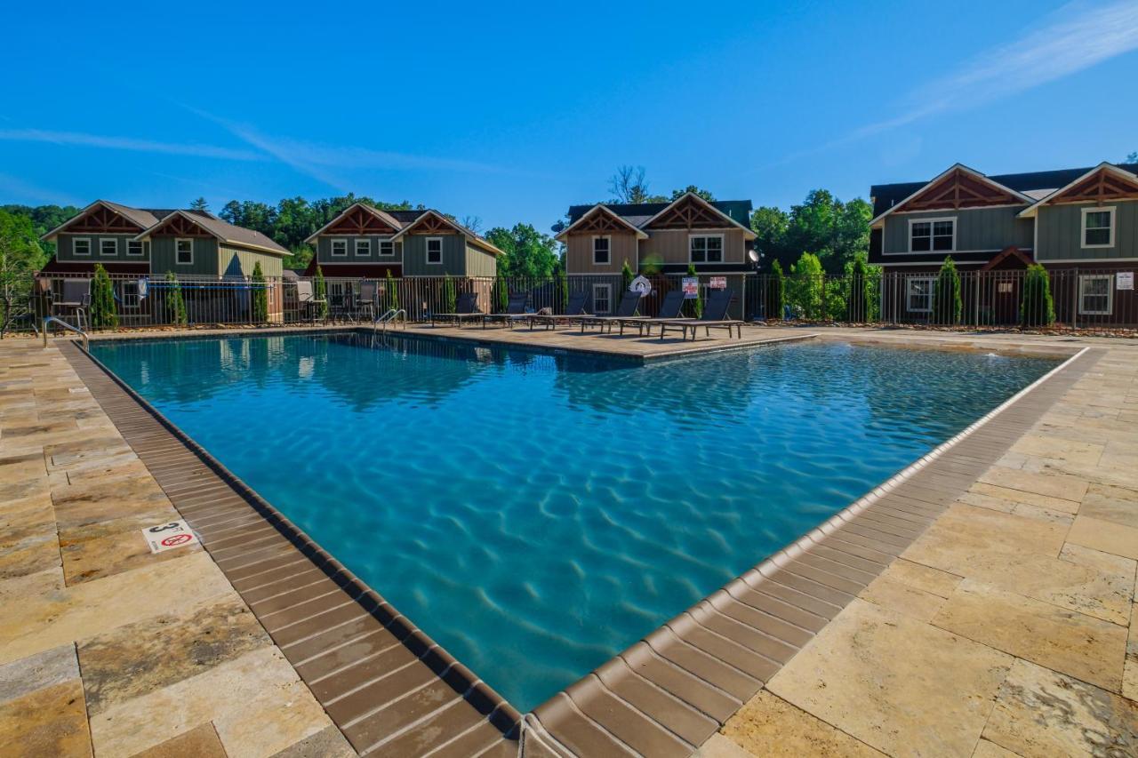 Mountain Sunrise Pool * Gatlinburg