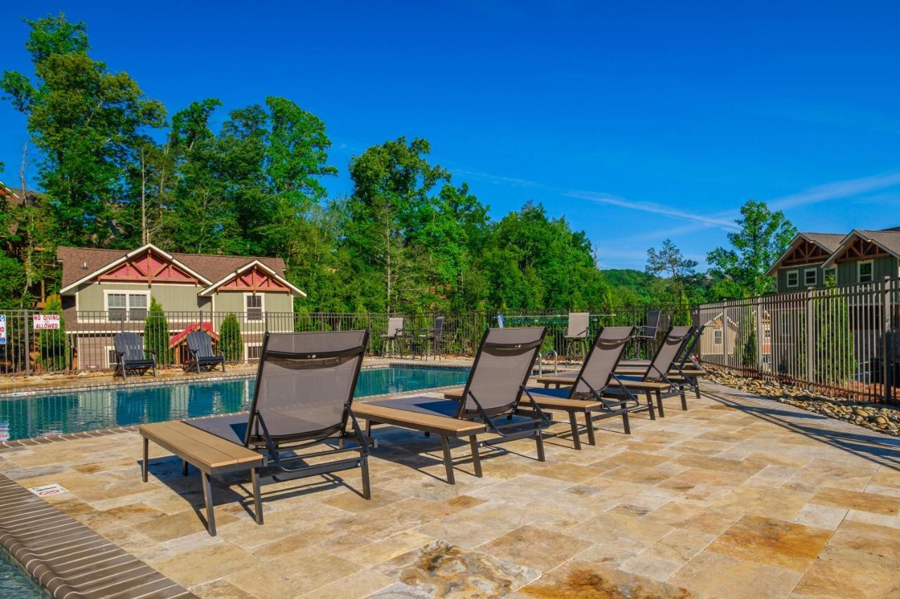 Mountain Sunrise Pool Holiday home