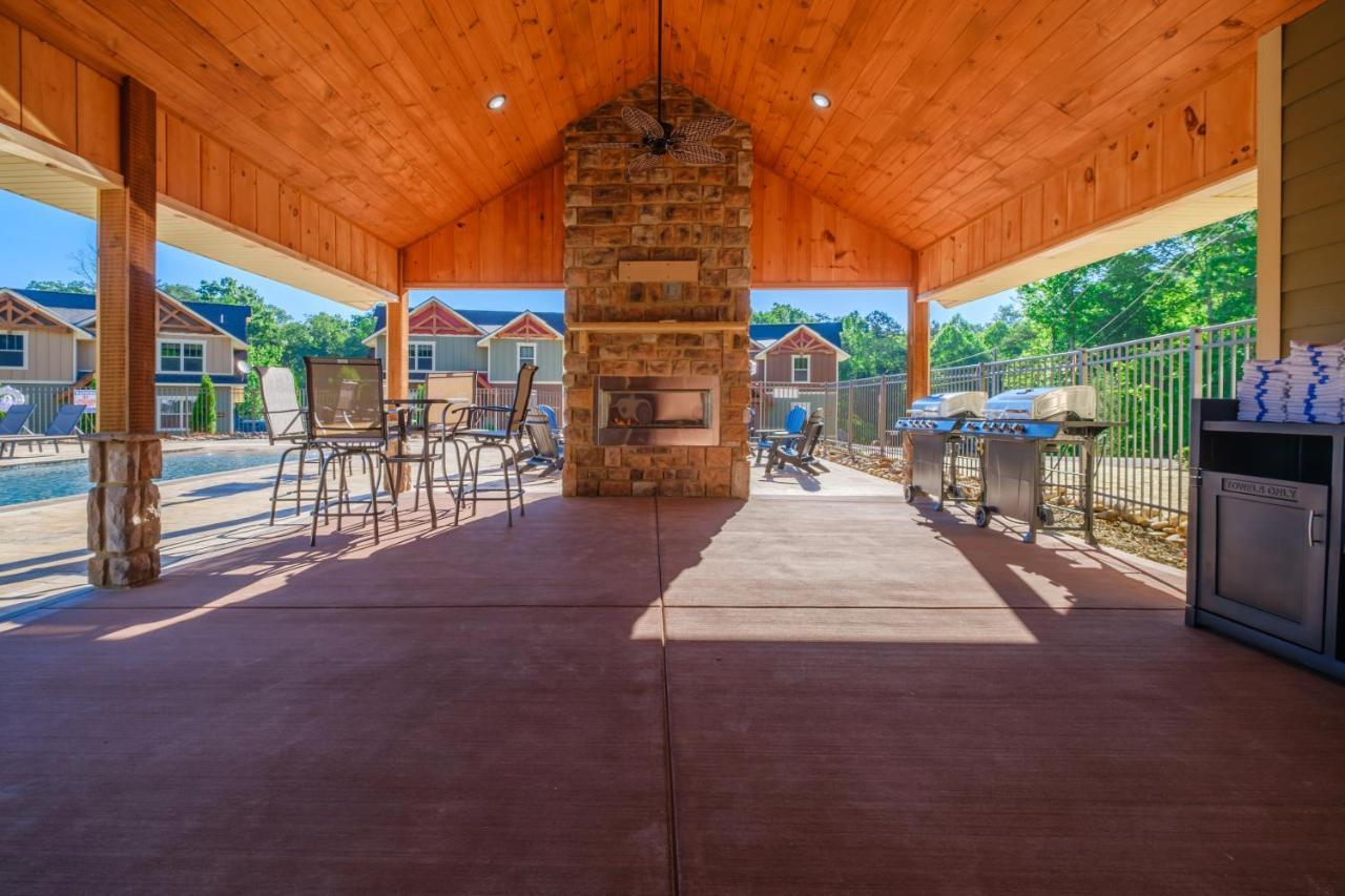 Mountain Sunrise Pool Holiday home Gatlinburg