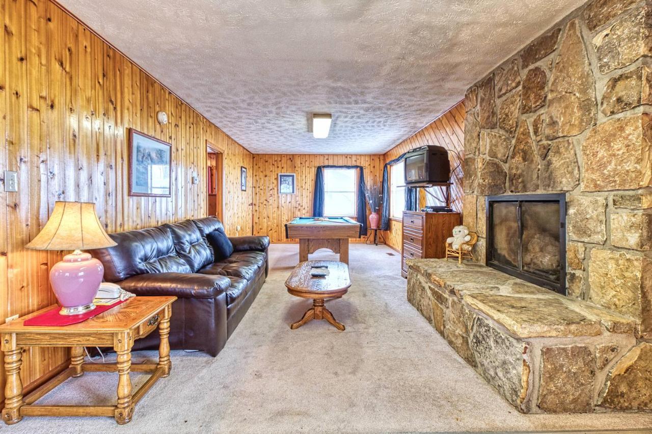 Leconte View 2, 1 Bedroom, Mountain Views, Pool Table, Sleeps 2