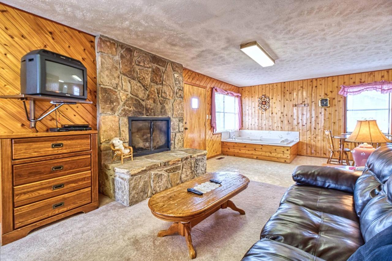 Leconte View 2, 1 Bedroom, Mountain Views, Pool Table, Sleeps 2 *