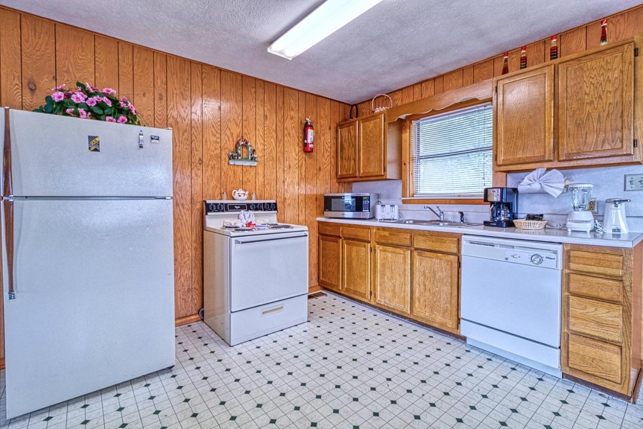 Holiday home Park View 2, 2 Bedrooms, Mountain View, Hot Tub, Sleeps 4 Gatlinburg