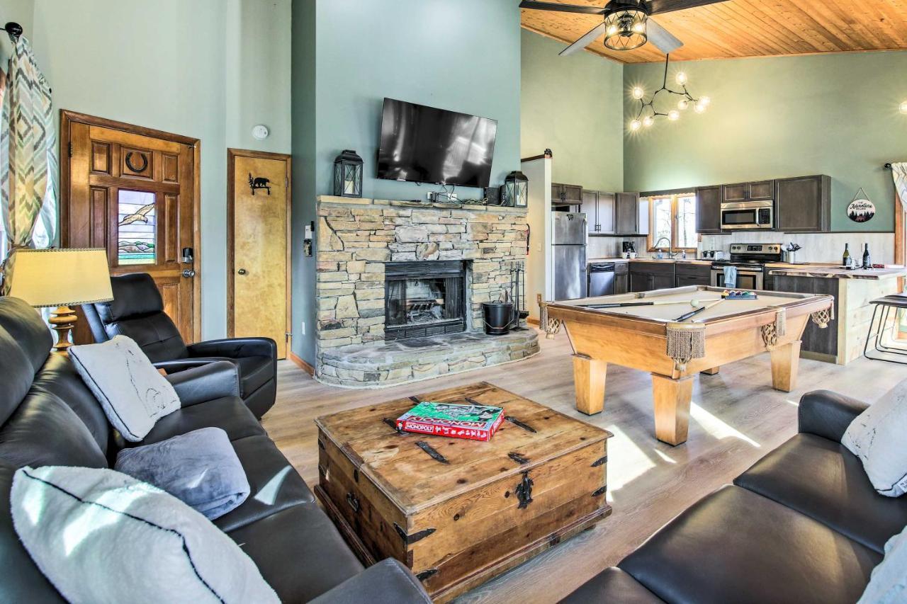 Mountain With Hot Tub, Deck And Games *