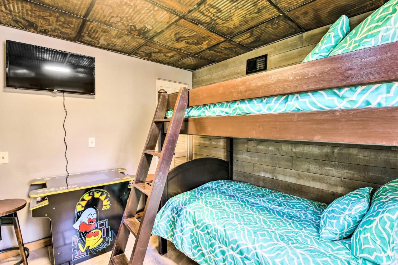 Mountain With Hot Tub, Deck And Games *