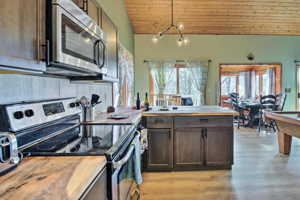 Mountain With Hot Tub, Deck And Games Gatlinburg