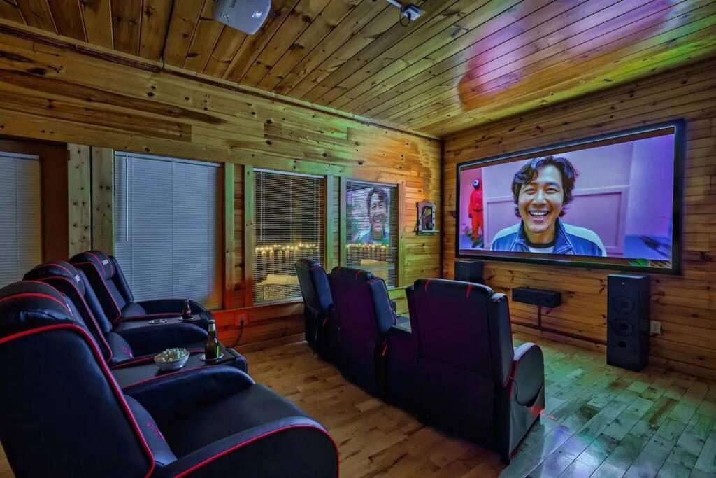 Stunning Mountain W/ Views Holiday home Gatlinburg