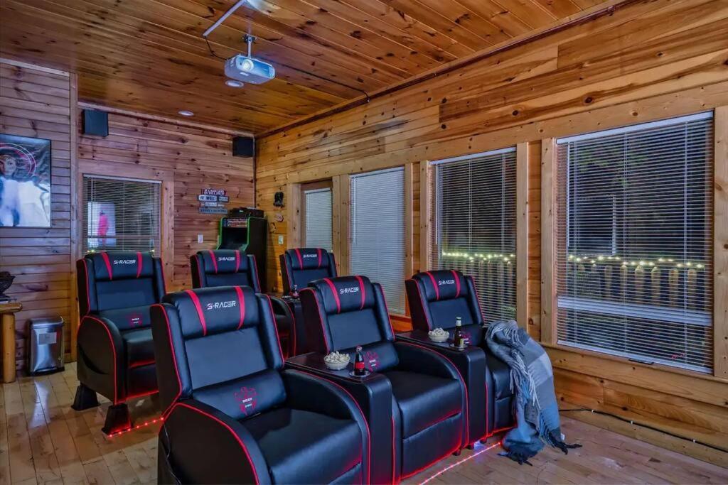 Stunning Mountain W/ Views Holiday home Gatlinburg