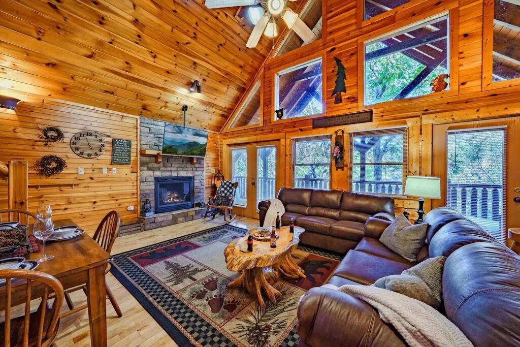 Stunning Mountain W/ Views Holiday home *