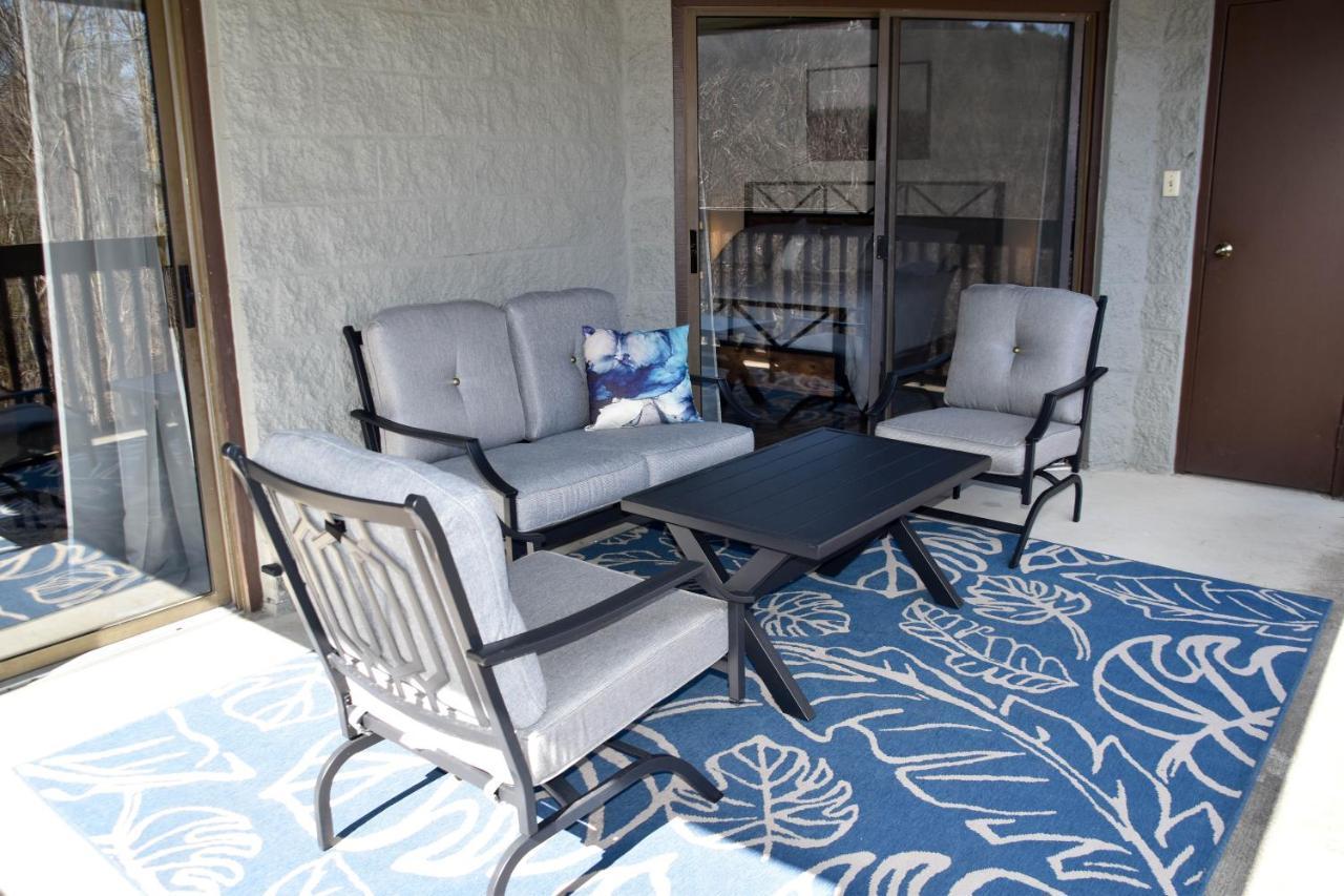 Cozy Mountain Getaway! Mountain Views! 2 Bed, 2 Bath, Sleeps 6 * Gatlinburg