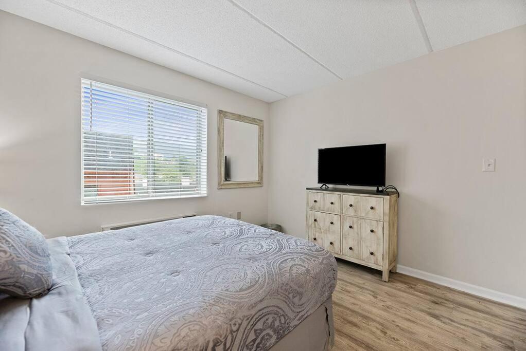 Peaceful Downtown - 10 Mins Walk To Main Strip