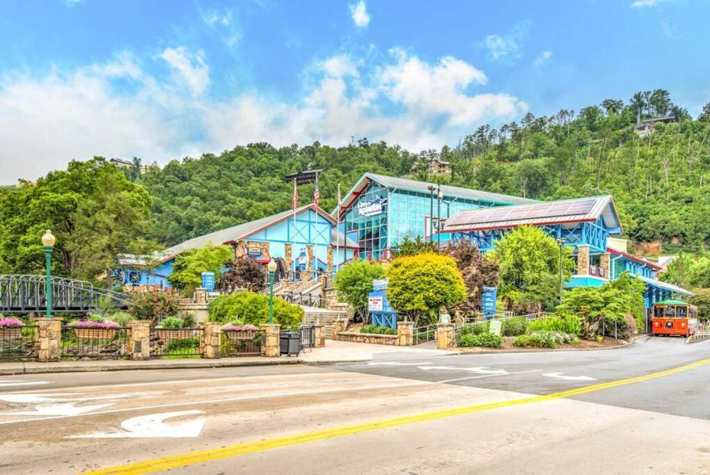 Peaceful Downtown - 10 Mins Walk To Main Strip