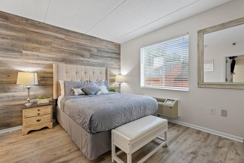 Peaceful Downtown - 10 Mins Walk To Main Strip Apartment *